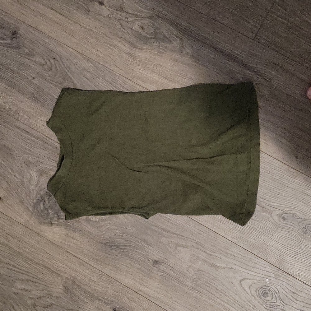 EUC PRIME CUT Green crop top